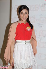 组图：谢安琪未听闻劲歌停办 郑欣宜自嘲