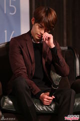 组图：金宇彬访台送巧克力 自嘲长相奇特似恐龙