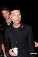 幻灯图：梁咏琪陈慧琳同场飚歌 梁汉文超酷墨镜抢眼