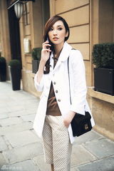 组图：吴佩慈巴黎时尚街拍 街头随性清新简约