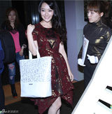 组图：白冰助阵品牌新装发布会 优雅不失妩媚