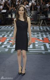 幻灯图集：《盗梦空间》英国首映 莱昂纳多左拥右抱