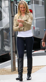 幻灯图集：克鲁斯和迪亚兹拍广告 换衣赤裸上身