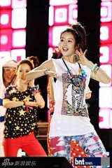 组图：韩组合T-ara等亮相国际和平生命演唱会