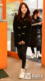 组图：韩团GirlsDay备300份辣炒年糕送粉丝