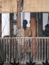 组图：章子怡上海补拍戏份 一袭旗袍气质古韵