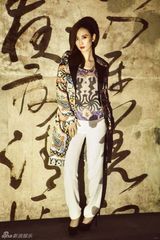 组图：张萌限量版台历出炉 轻熟女启梦2013