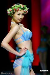 幻灯图：兽兽曾获全国内衣模特亚军 参赛照曝光