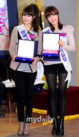 组图：T-ara孝敏池妍参加韩国纳税人之日活动