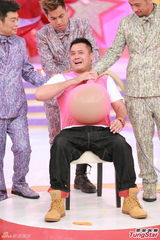 组图：郑伊健陈小春《无敌奖门人》录影玩游戏