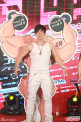 组图：任贤齐为巡演热身秀“健美”身材