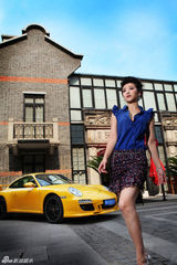 组图：陈紫函新写真千万跑车助阵 香车美女秀美腿