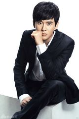 组图：黄明另类写真曝光 摩登混搭演绎多变风格