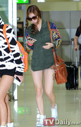 组图：4minute等歌手结束日本公演 轻松飞抵韩国