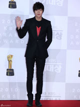 组图：韩国KBS演技大赏颁奖 张赫文根英等出席