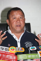 组图：曾志伟开发布会辞去演员协会会长一职