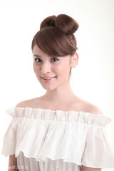 组图：内地女歌手柳梦洁公布写真图集