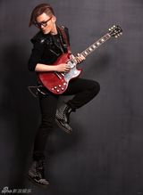 组图：丁克森EP首发 主打翻唱张雨生《大海》