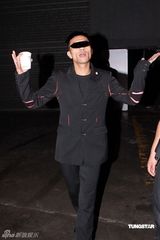 幻灯图：梁咏琪陈慧琳同场飚歌 梁汉文超酷墨镜抢眼