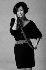 组图：苏岩性感出镜 成熟优雅气场强大