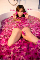 高组图：前超女陈怡日本拍写真 比基尼制服齐上阵