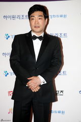 组图：众星亮相韩国百想艺术大赏