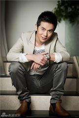 组图：张晓龙帅气写真贺新年