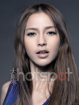 幻灯图：黄晓明绯闻女友登杂志 性感与清纯并存