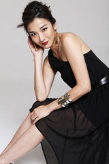 组图：江祖平冷艳红唇展御姐风范