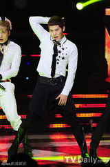 组图：FTIsland等回归音乐节目 Kara新歌夺冠