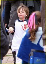 组图：布兰妮与男友棒球场秀亲密 为大儿子比赛助威