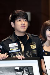 高清图：柳时元担任教练的赛车队新赛季出征仪式 