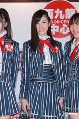 组图：AKB48香港举行握手会 防骚扰要歌迷先洗手