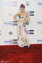 高清：凯蒂-派瑞中国风“绿色经济”亮相AMA红毯