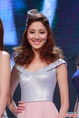 组图：港姐准决赛诞生10强 白纱裙秀腿抢镜