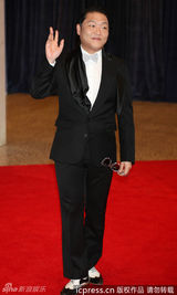 组图：鸟叔PSY亮相白宫晚宴 西装墨镜绅士风