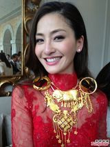 组图：周汶锜法国古城大婚 妹妹周丽淇相伴