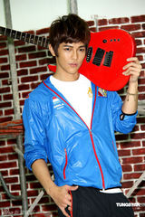 幻灯组图：汪东城代言运动服装 想开画展秀绘画天份