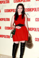 组图：陈法蓉笑称仍是单身 曹敏莉沙漠度蜜月不设防