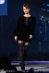 组图：东京时尚秀众星云集 徐若瑄可爱泽尻性感