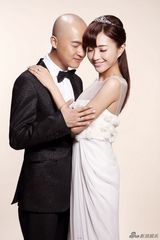 组图：包贝尔牵手包文婧搞怪出镜显甜蜜