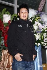 幻灯图：杨丞琳个唱与言承旭甜蜜拥抱 群星助阵观战