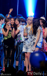 组图：f(x)喜夺MCD三连冠SJ超炫回归