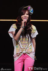 组图：EXO等亮相《M！Countdown》Busker夺冠