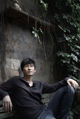 高清组图：满江化身纯爷们 淡定内敛胸肌隐现