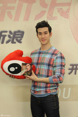 组图：李治廷谈与范冰冰绯闻 称时间久了没秘密