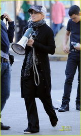 组图：麦当娜《W.E》片场风风火火大喇叭吼不停