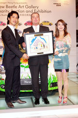 高清：杨采妮内地拍戏水土不服 小露香肩明显消瘦