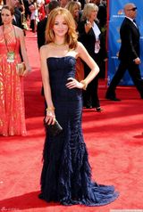 高清图：艾美奖红毯 杰斯-琳吉斯深蓝露肩礼服