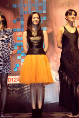 姚晨电影宣传七天七造型 时尚ICON百搭百变(图)